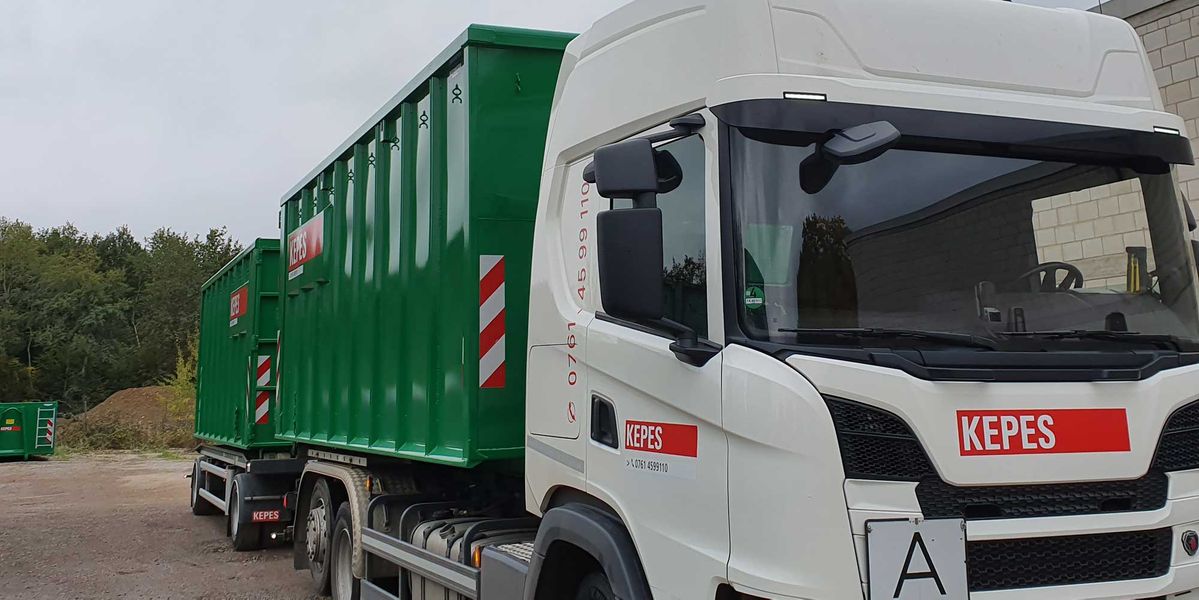 LKW mit Container - KEPES Container und Dienstleistungen GmbH